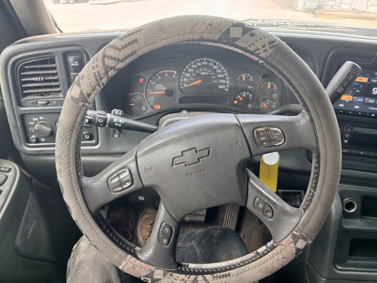 2005-chevrolet-silverado-image-40