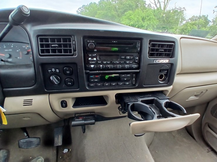 2005-ford-excursion-image-27