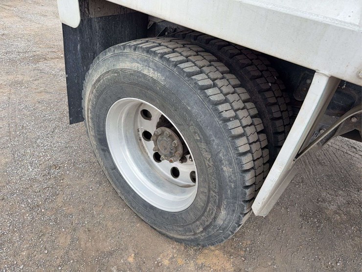 2001-kenworth-t300-image-14