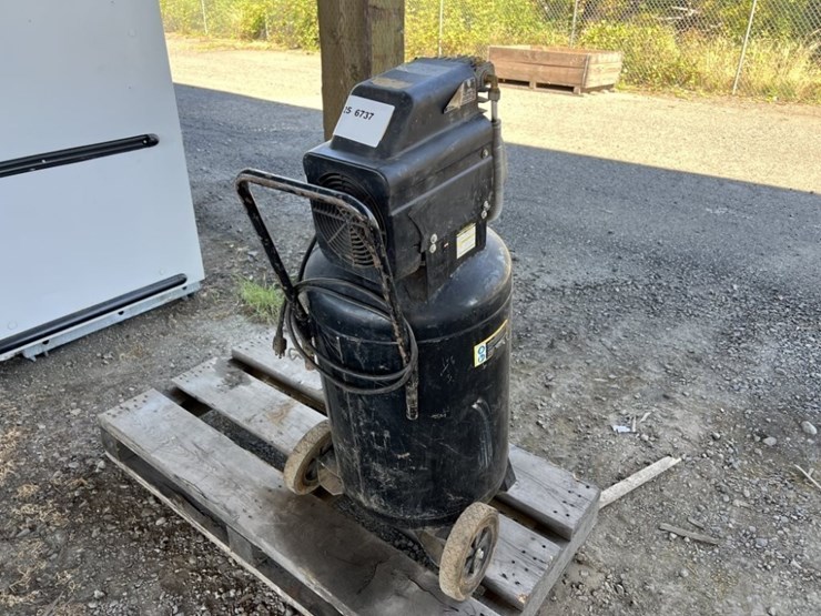 central-pneumatic-61454-air-compressor-image-1