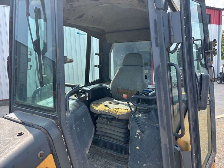 2005-deere-750j-image-24