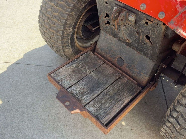 ariens-s14g-lawn-tractor-image-7