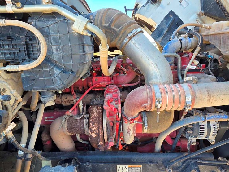2017-peterbilt-567-image-4