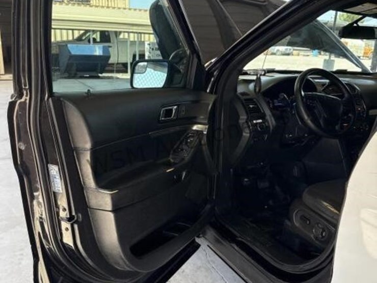 2017-ford-explorer-image-23
