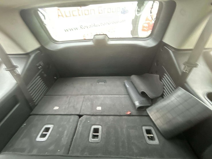 2019-chevrolet-tahoe-lt-image-26