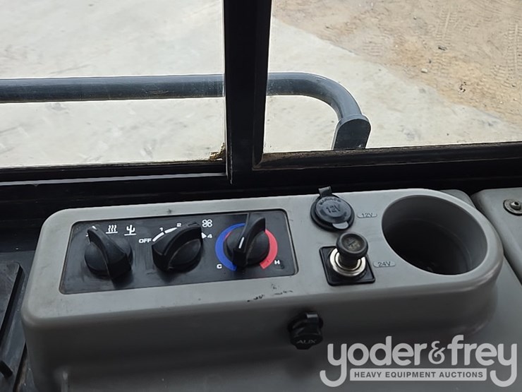 2020-komatsu-d61px-24-image-56