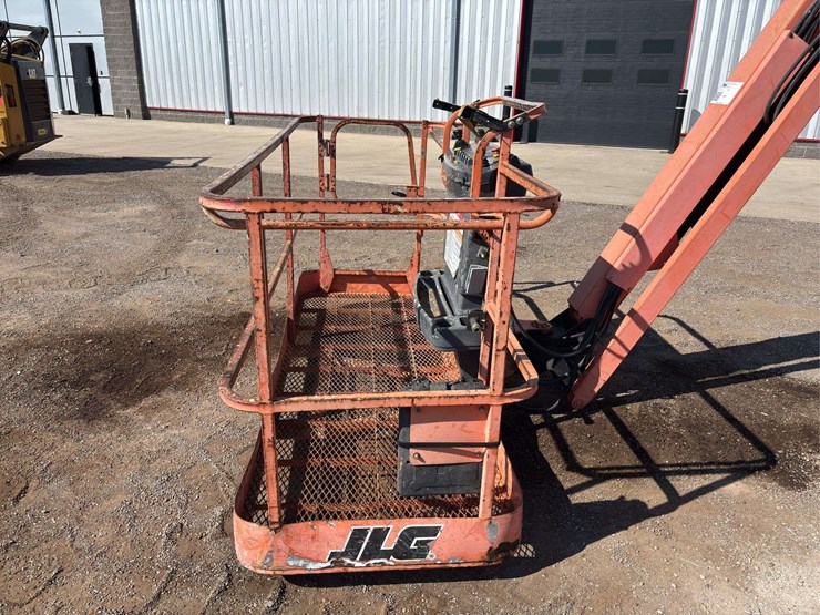 2009-jlg-660sj-image-9