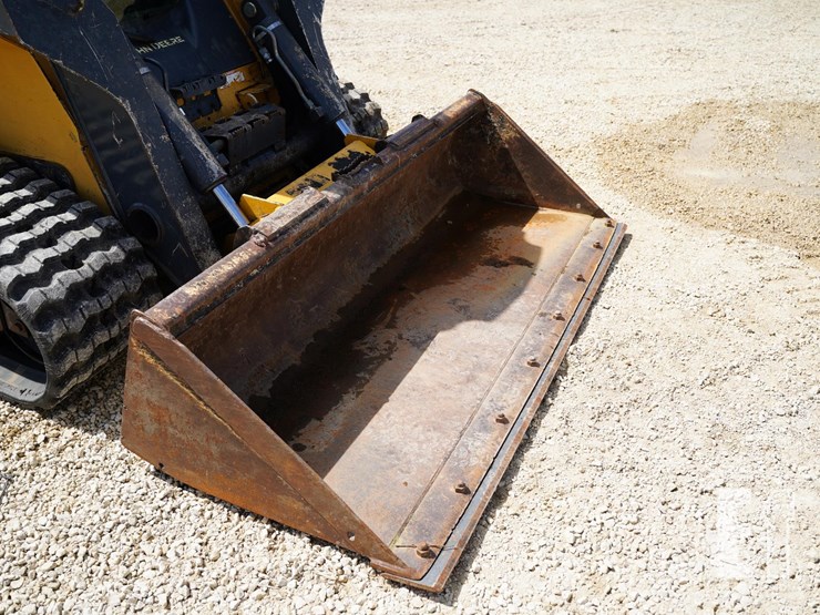 2015-deere-333e-image-13