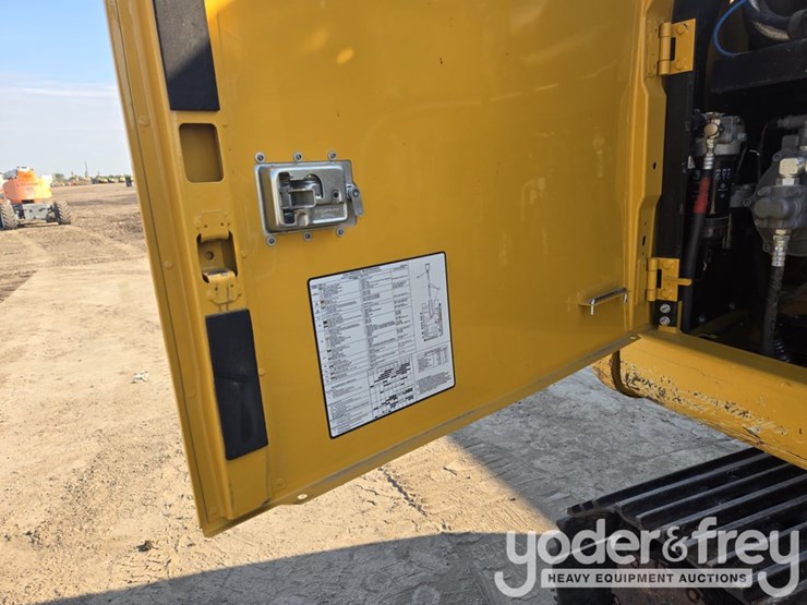 2022-deere-130g-image-57