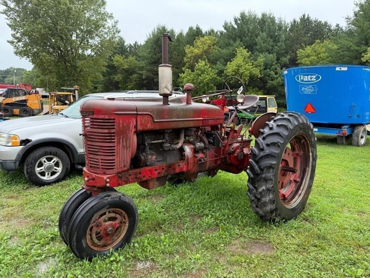 farmall-m-tractor-image-1
