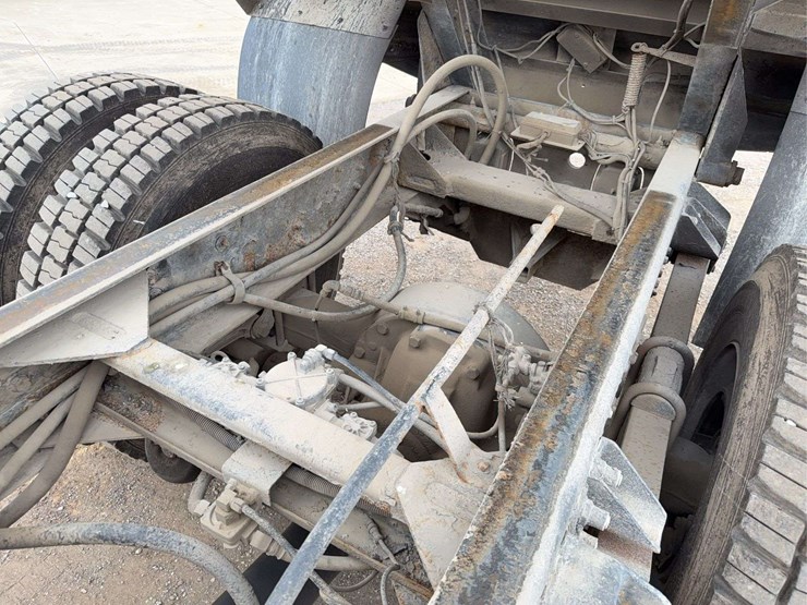 2001-kenworth-t300-image-26