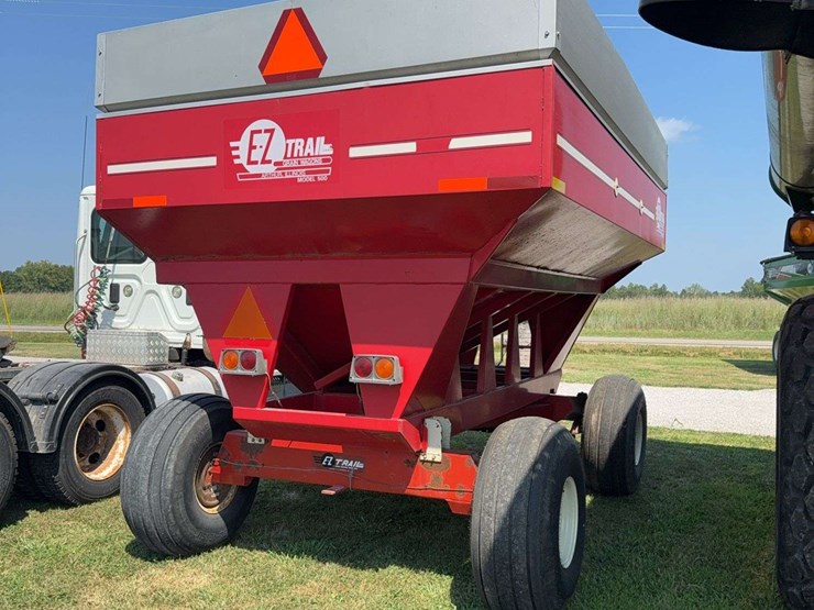 e-z-trail-model-500-gravity-wagon,-surge-brakes,-left-hand-unload-image-3