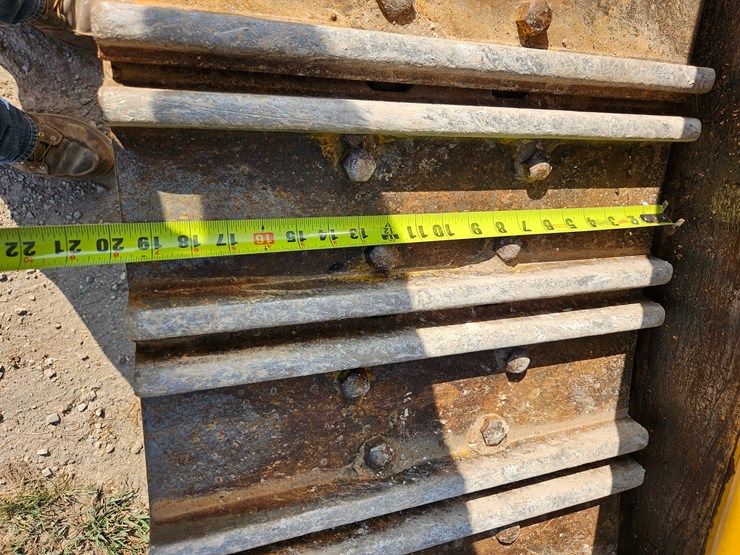 2014-caterpillar-953d-image-79