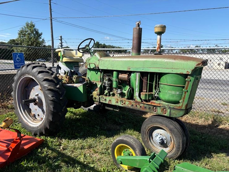 john-deere-3010-image-2