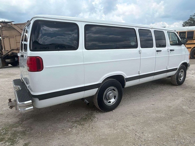 2001-dodge-ram-wagon-3500-passenger-van-image-3