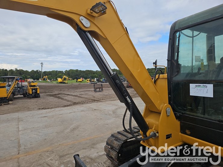 2021-caterpillar-305.5-image-19