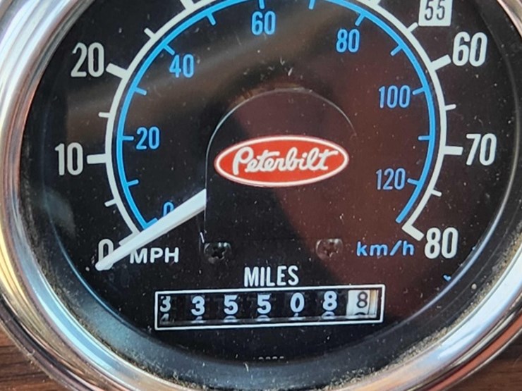 year:-1986-make:-peterbilt-model:-359-vehicle-type:-truck-mileage:-showing-335,508-drive-line:-6x4-image-57