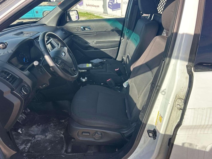 2017-ford-explorer-image-14