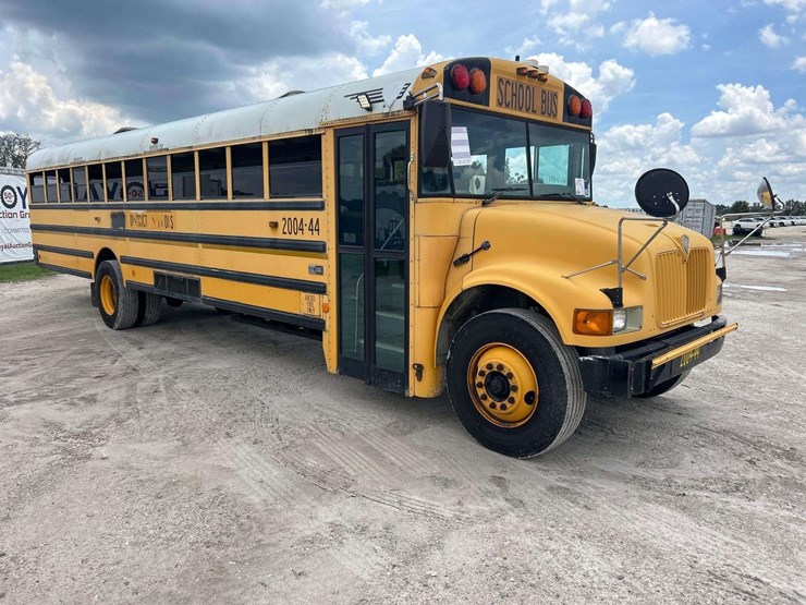 2004-ic-corporation-3000ic-school-bus-image-2