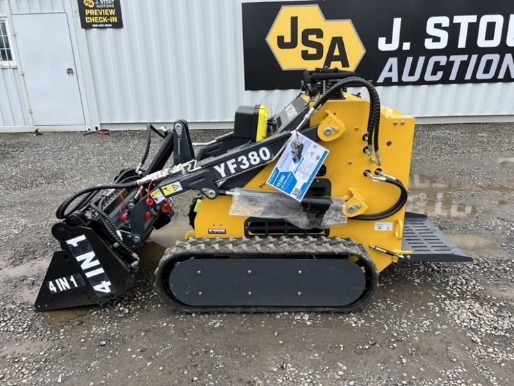 2025-infront-yf380-mini-compact-track-loader-image-7