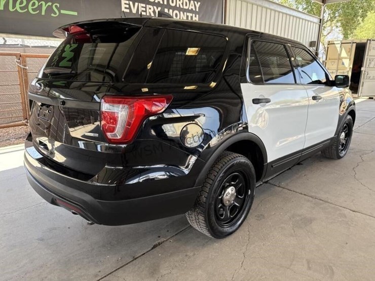 2017-ford-explorer-image-7