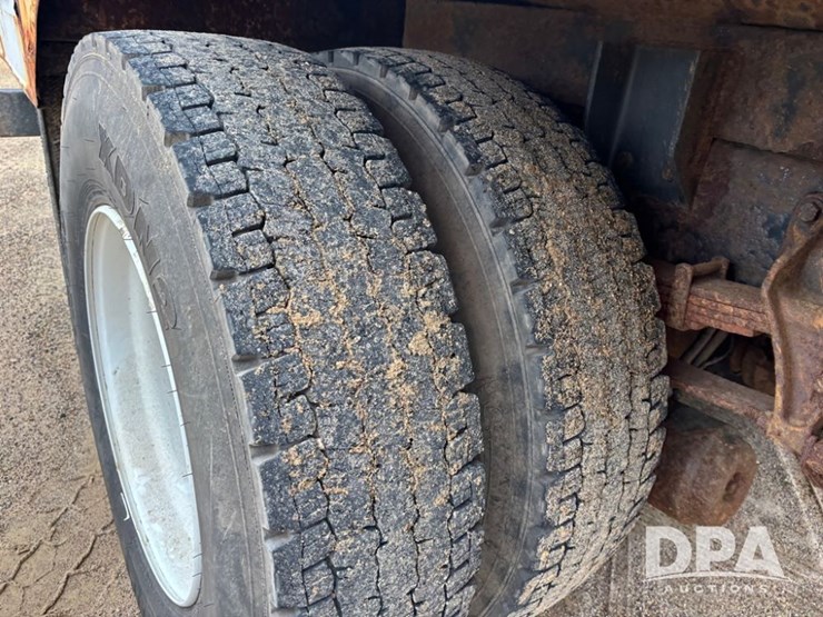 2013-international-durastar-4400-image-53
