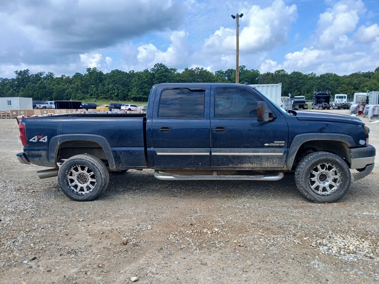 2005-chevrolet-silverado-image-11
