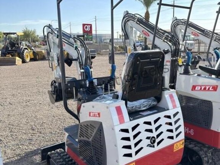 battler-et12m-6-mini-excavator-image-3