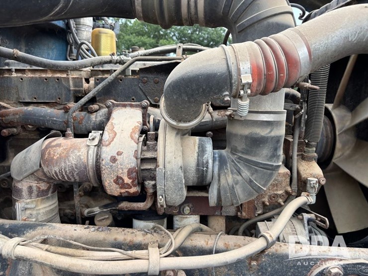 2002-peterbilt-379-image-27