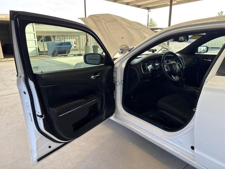 2013-dodge-charger-se-sdn-image-21