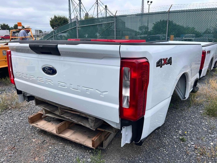 ford-superduty-white-8'-truck-bed-image-1