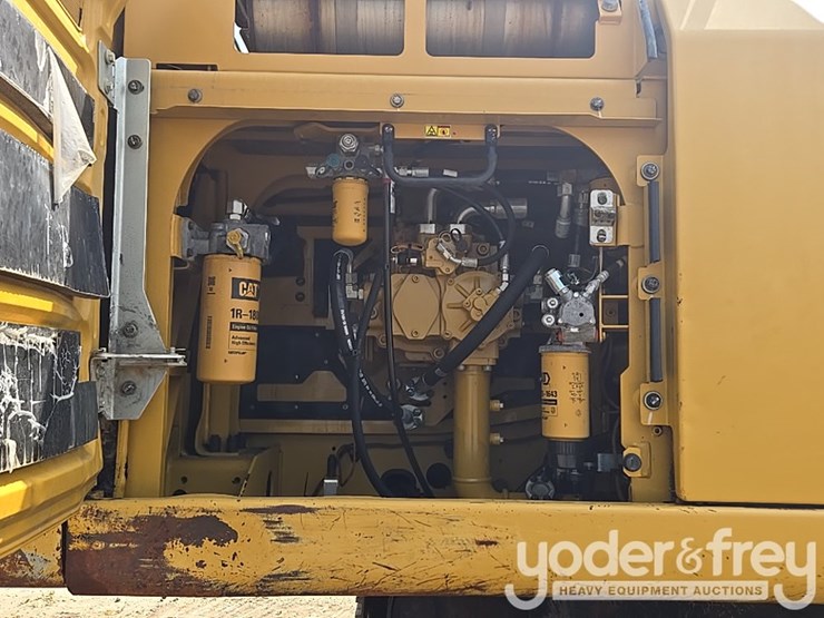 2021-caterpillar-349-image-53