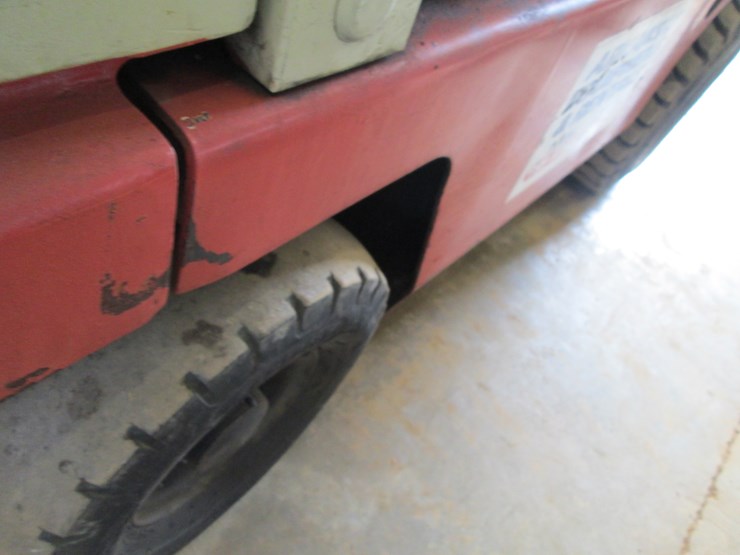 #12-•-#26939-•-nissan-14-3000lb-pneumatic-tire-forklift-nf01m14-image-9