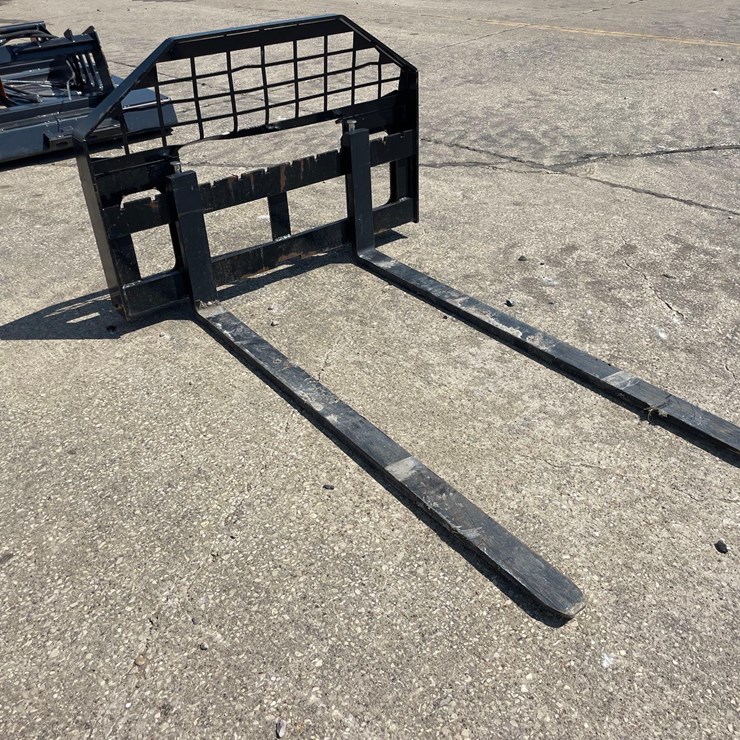 GIYI Skidloader Pallet Forks