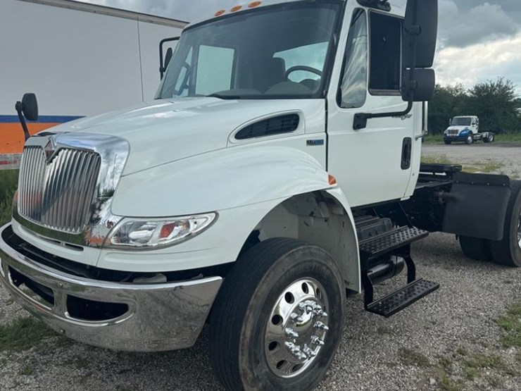 2013-international-durastar-4400-image-4