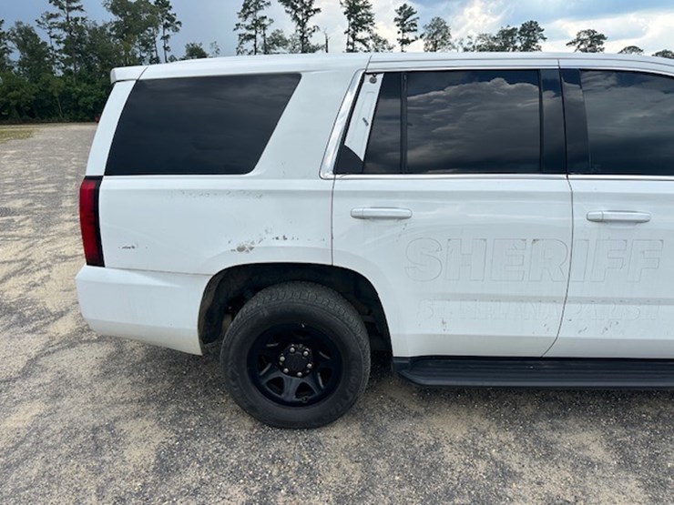 2015-chevrolet-tahoe-image-17