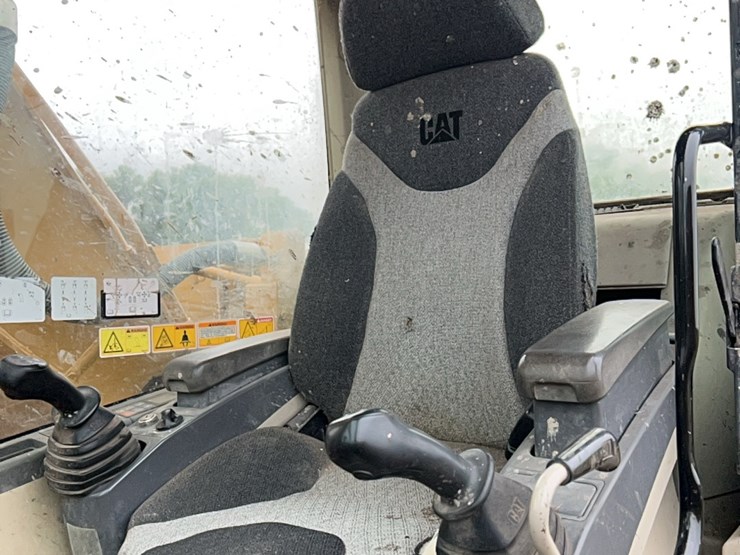 caterpillar-320-image-46