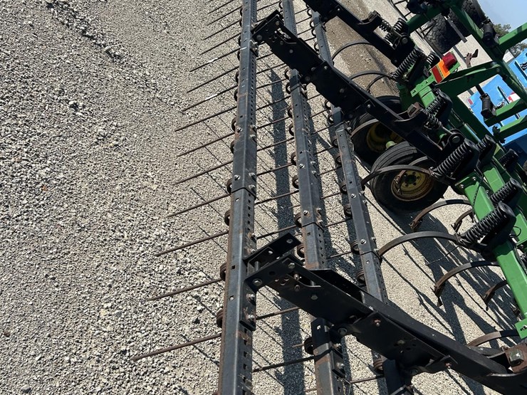 2004-john-deere-2210-image-21