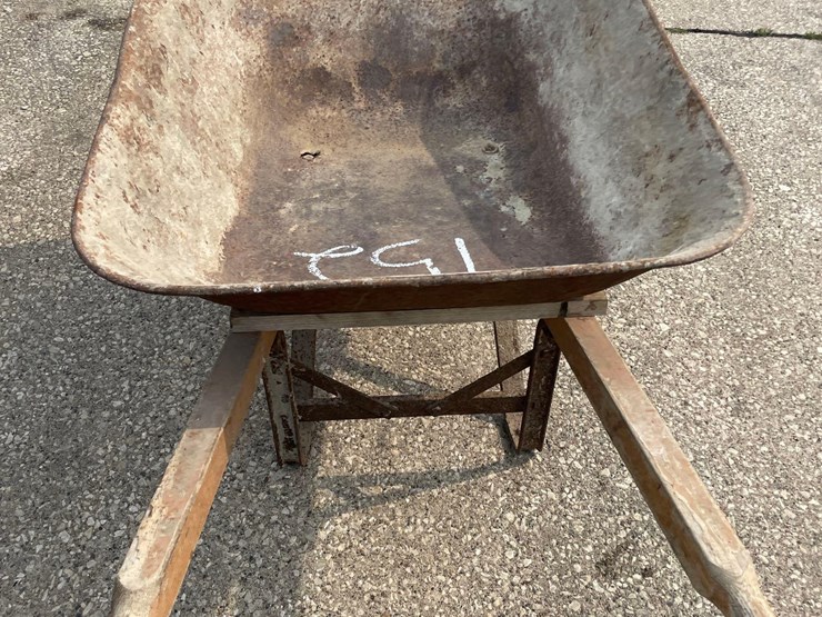 metal-wheel-barrow-image-5