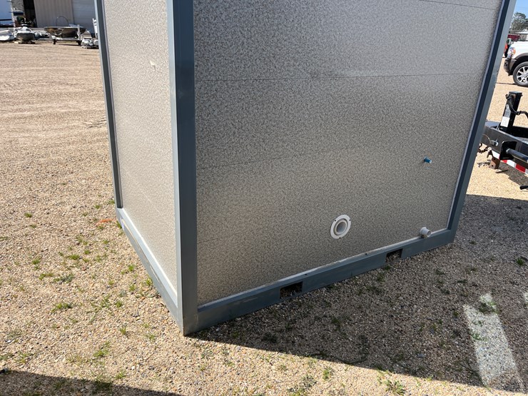 #50541-•-portable-restroom-image-6