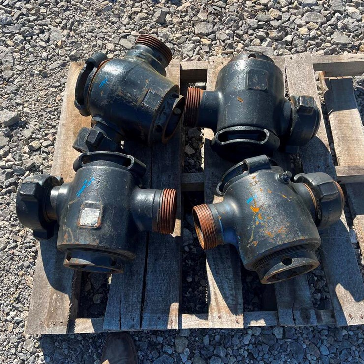 (4) 3 PLUG VALVES