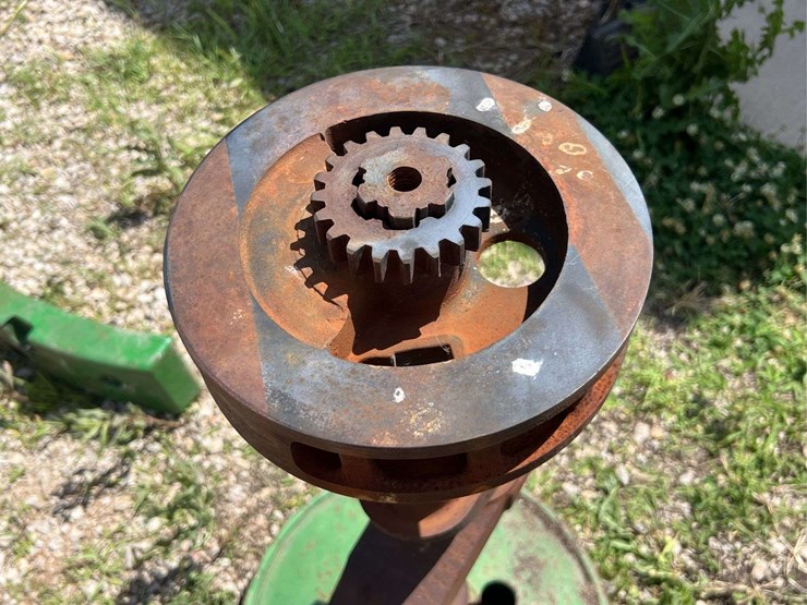 john-deere-model-g-crankshaft-and-flywheel-image-10