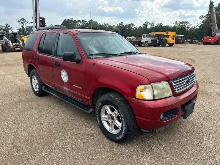 2005-ford-explorer-image-2