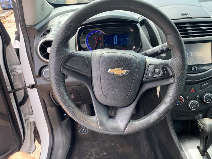 #22411-•-2016-chevrolet-trax-image-9