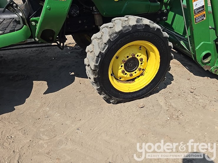 2009-john-deere-3038e-image-22
