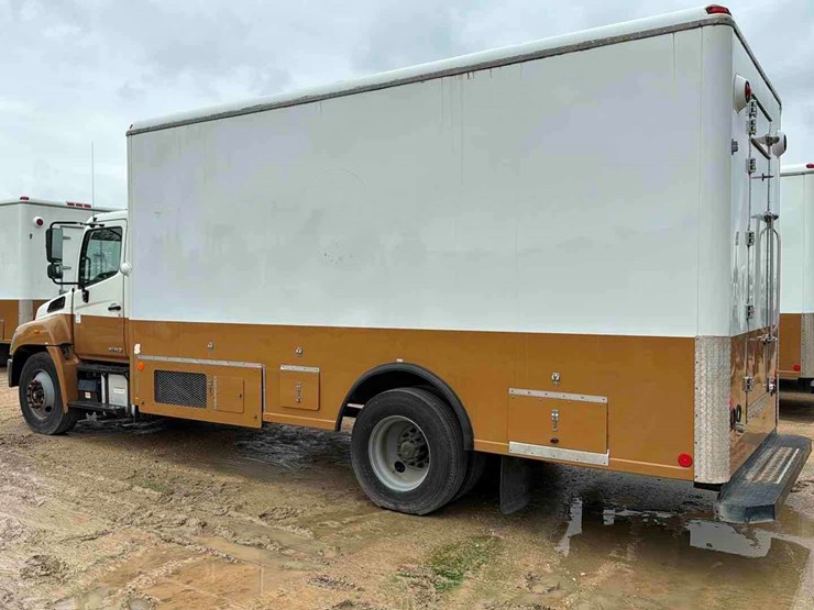 2015-hino-box-truck-image-5