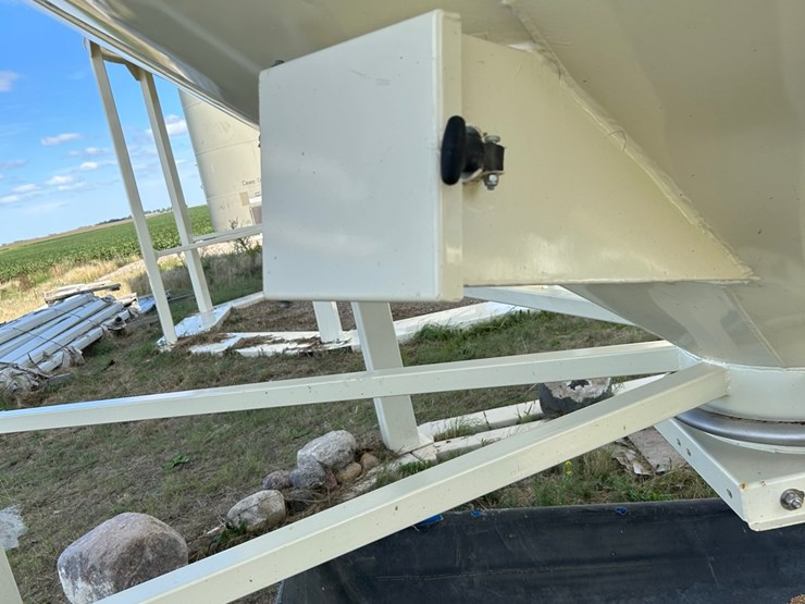 concept-5,000-bushel-hopper-bin,-fully-equipped-with-agi-grainguard-10-hp-bin-fan-with-three-phase-electric-motor-image-48