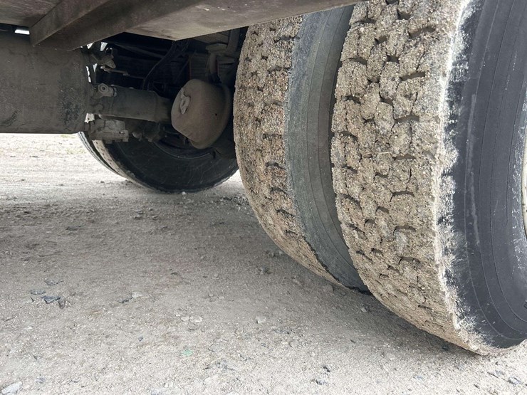 2012-freightliner-m2-106-asphalt-pothole-patcher-truck-image-33