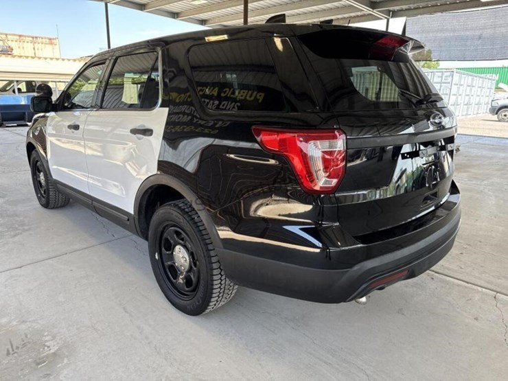 2016-ford-explorer-image-5