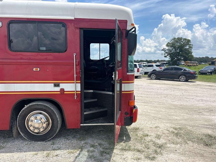 2001-blue-bird-commercial-portable-office-bus-image-10